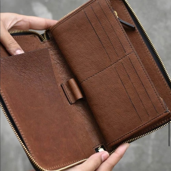 NEW BROWN Travel Wallet Chiaroscuro - Picture 3 of 13